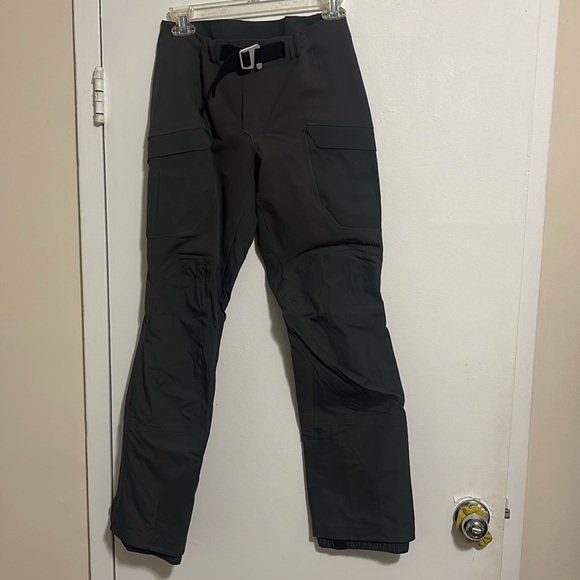 Patagonia mixed guide waterproof shell pants - like new - Picture 3 of 7